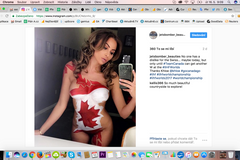 Spoře oděná fanynka Kanady a vtipný rituál Švédů. Podívejte se na Hokejový sociál