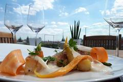 Ochutnejte kuřecí prso s výhledem na Prahu