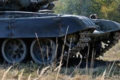 Cvičení Dukly Praha: pod koly tanku