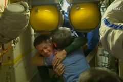 Astronauti se na ISS rozloučili s kolegy