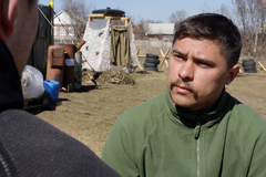 Oligarchové mají zájem ve válce pokračovat, Rusové zadržují až tisíc našich lidí, říká Ukrajinec