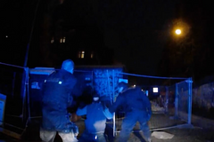 Řidič skútru policistům neujel. Při honičce havaroval