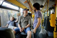 Muži v autobuse