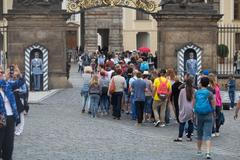 Fronty na Pražském hradě kvůli novým bezpečnostním opatřením