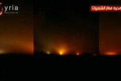 Syrská televize ukázala moment, kdy americké rakety dopadaly na leteckou základnu