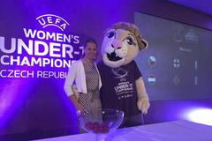 Pavlína Ščasná s maskotem šampionátu