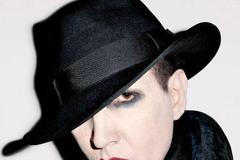 Na Marilyna Mansona spadl kus scény