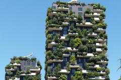 Tohle bydlení si zamilujete. V centru Milána mají věžáky, na kterých rostou stromy