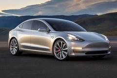 Tesla Model 3 červenec 2017