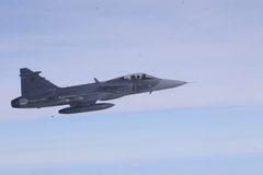 Letiště slaví 80. let od svého vzniku. Speciální let doprovázel gripen