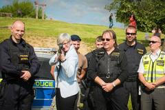 Karla Šlechtová se zbraní