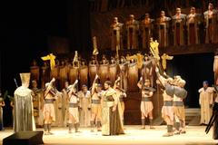 Národní divadlo - sboristé - opera - Aida - Verdi