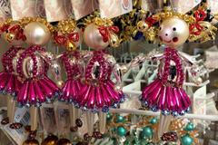 Nahlédli jsme do vánoční dílny. Jako jediní na světě tady vyrábějí ozdoby ze skleněných perel