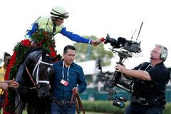 Vítěz Kentucky Derby 2017, kůň Always Dreaming s žokejem Johnem Velazquezem.