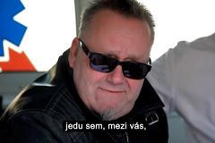 Svět je šílený. Zpěváka kapely Sto zvířat odvezli do Bohnic