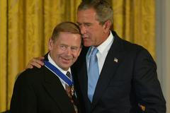 Václav Havel George Bush medaile svobody 2003