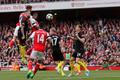 Mustafi dává branku v utkání Premier League Arsenal vs. Manchester City