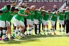 Fotbalisté Fotbalisté Celticu Glasgow slaví zisk skotského titulu