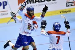 Radost hokejbalistů na MS v Pardubicích