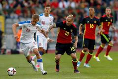 Fotbal Belgie Česko: Tomáš Souček a Radja Nainggolan