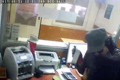 Lupič tloukl směnárnici. Když dostal peníze, tak ji objímal. Poznáte ho?