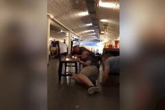 Okamžitě všichni k zemi! Panika v baru u Londýnského mostu krátce po útoku