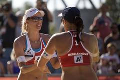 Radost nezastavil ani rozpálený písek. Takto české páry zakončily skupiny na beachvolejbalovém MS