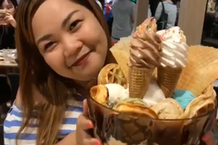 Gigantický zmrzlinový pohár se stal hitem internetu. Vejde se do něj 22 kopečků