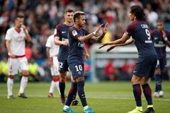 Neymar a Cavani slaví branku Paris St. Germain