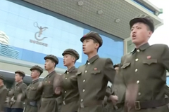 Miliony Severokorejců se upisují armádě. Mají prý miliardkrát větší vztek