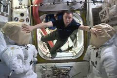 Mezinárodní vesmírná stanice zevnitř. Letový inženýr ukázal svůj mimozemský domov