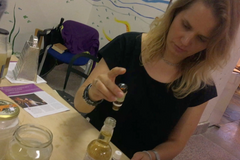 Zajímá vás, jak si vyrobit domácí aviváž? Stačí ocet a destilovaná voda