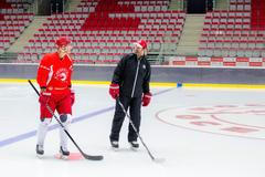 Třinečtí hokejisté trénovali s mladými puškami, posilou z Číny a pod dohledem ikony Bonka