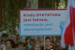 Poláci plní ulice kvůli reformě justice. Bojí se, že budou žít v autoritářském režimu
