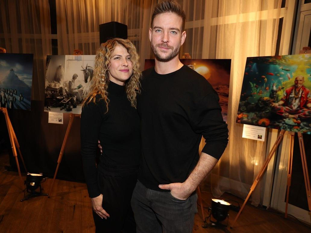 Vladimír a jeho přítelkyně Magdaléna na křtu kalendáře Proměny 2024.