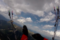 I po noci pod širákem je třeba plným tempem stoupat do kopců. Pátý den paraglidistické soutěže