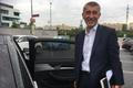 Předseda ANO Andrej Babiš odjíždí z rozhovoru pro Aktuálně.cz