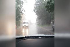 Bouřka se v sobotu odpoledne prohnala severem Čech. Jízda v průtrži mračen přes Teplice