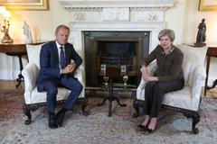 Donald Tusk a Theresa Mayová