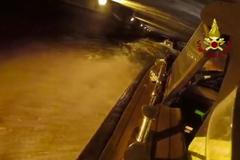 Hasičský zásah v Benátkách. Záběry jako z akčního filmu