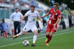 Šimon Falta (Olomouc, v červeném) a Adam Jánoš (Mladá Boleslav)