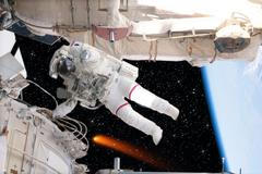 Astronaut - vesmírná loď - vesmír