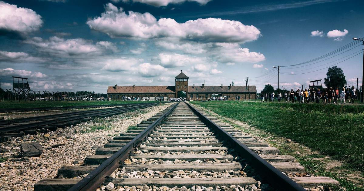 Izraelský velvyslanec: Školy by měly povinně navštěvovat koncentrační tábory