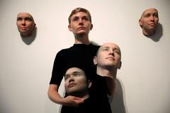 Chelsea Manningová Heather Dewey-Hagborgová 3D masky DNA výstava New York