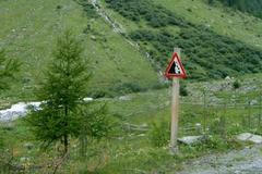 Pozor, padá kamení!