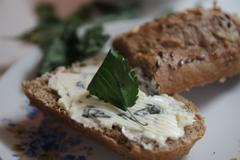 Udělejte si kopřivové máslo