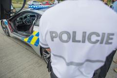 Policisté se pochlubili dalším BMW i8. Nový vůz dostali po nabourání předchozího