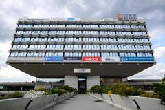 Cube - budova v Dejvicích, prohlídka Nejošklivější architektura Prahy, brutalismus