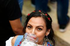 Když pivo teče proudem. Oktoberfest láká miliony lidí na chmelový mok i pouť