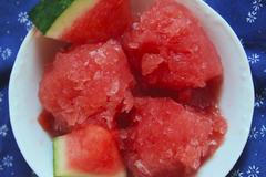 Potřebujete zchladit v letním horku? Připravte si melounový sorbet